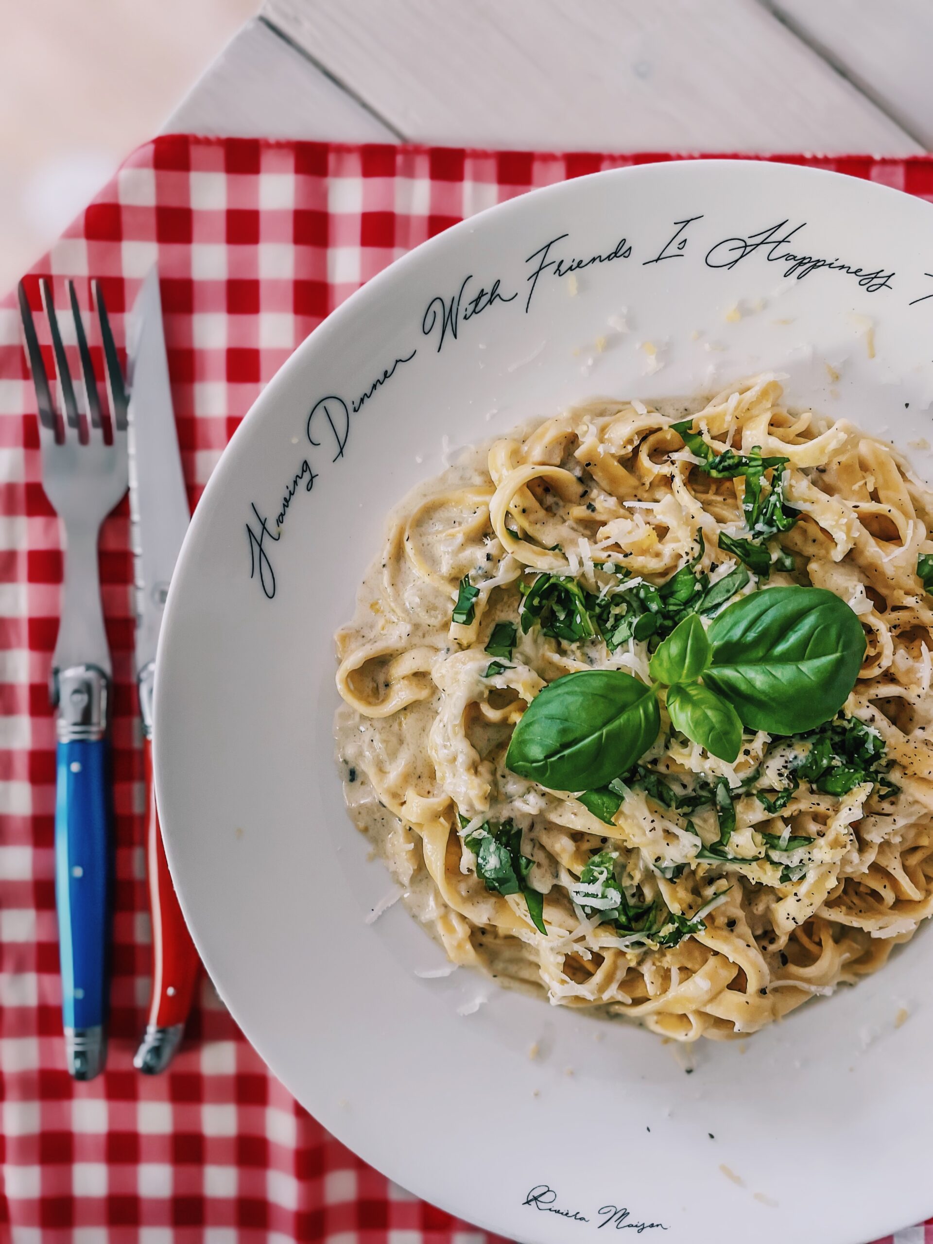 Mama Brown’s cremede pasta med mascarpone, parmesan, citron og basilikum graphic