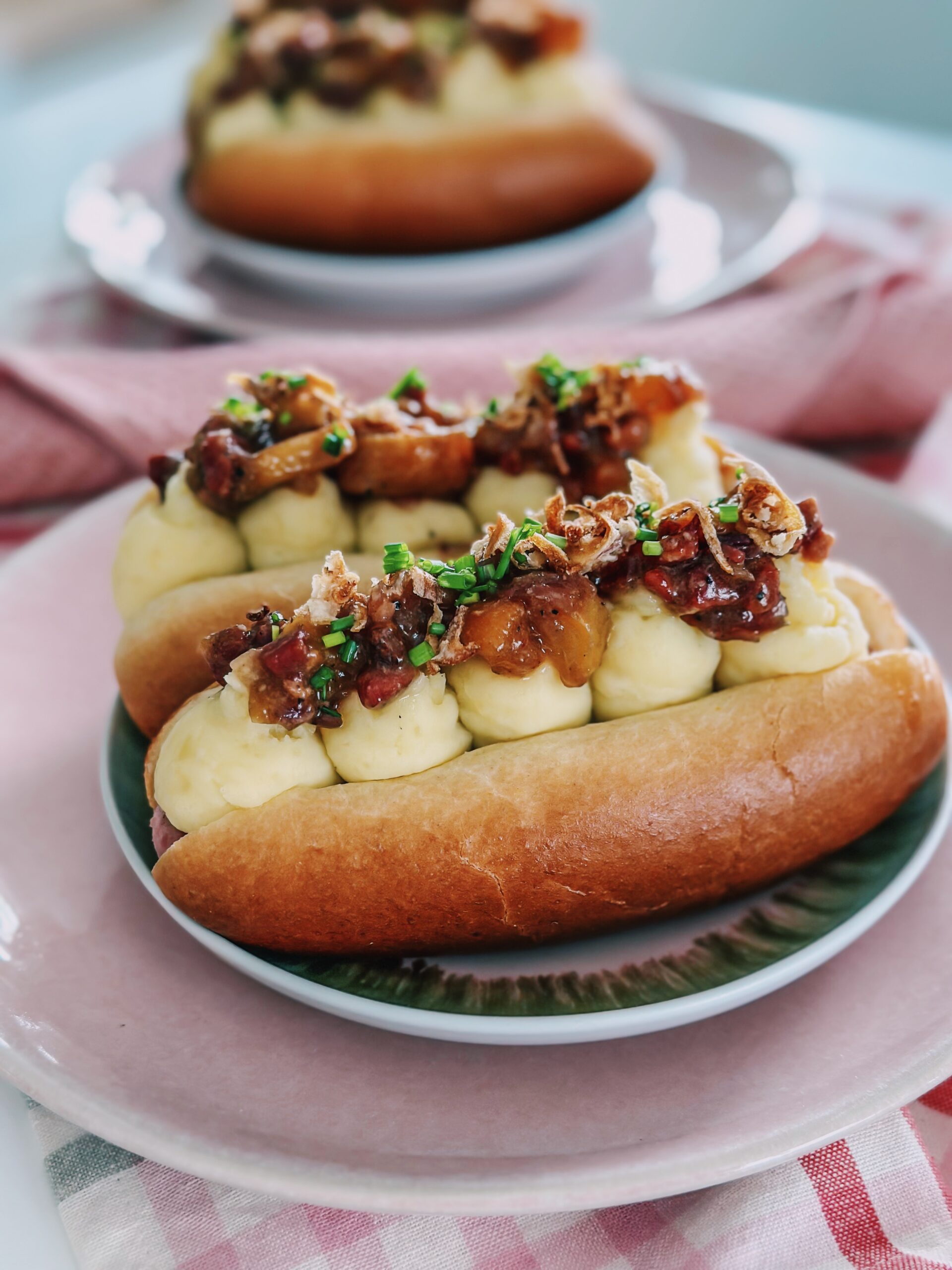 Mama Brown’s hotdog med kartoffelmos, sennep og baconmarmelade graphic