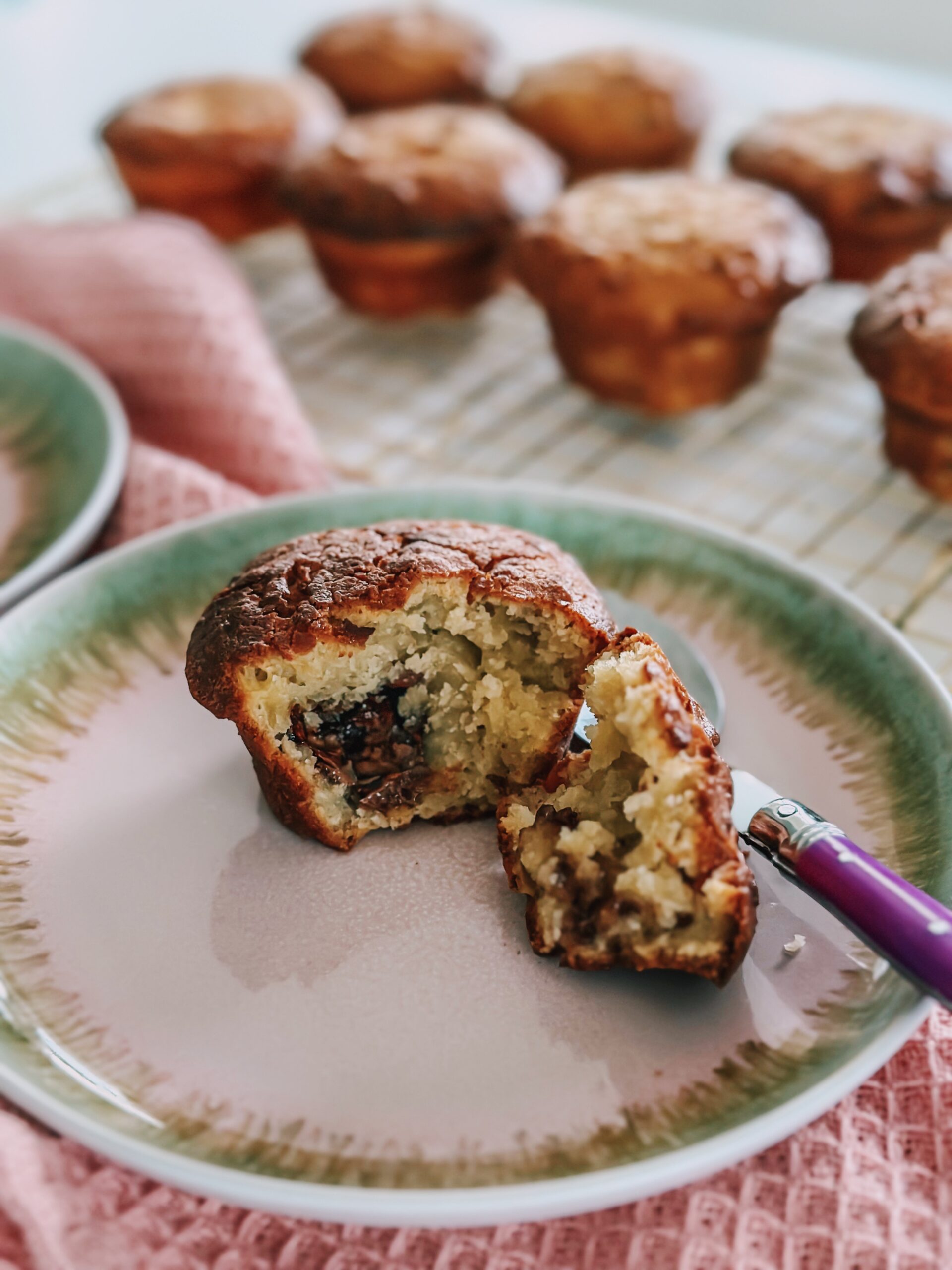 Mama Brown’s æblemuffins med marcipan og nougat graphic