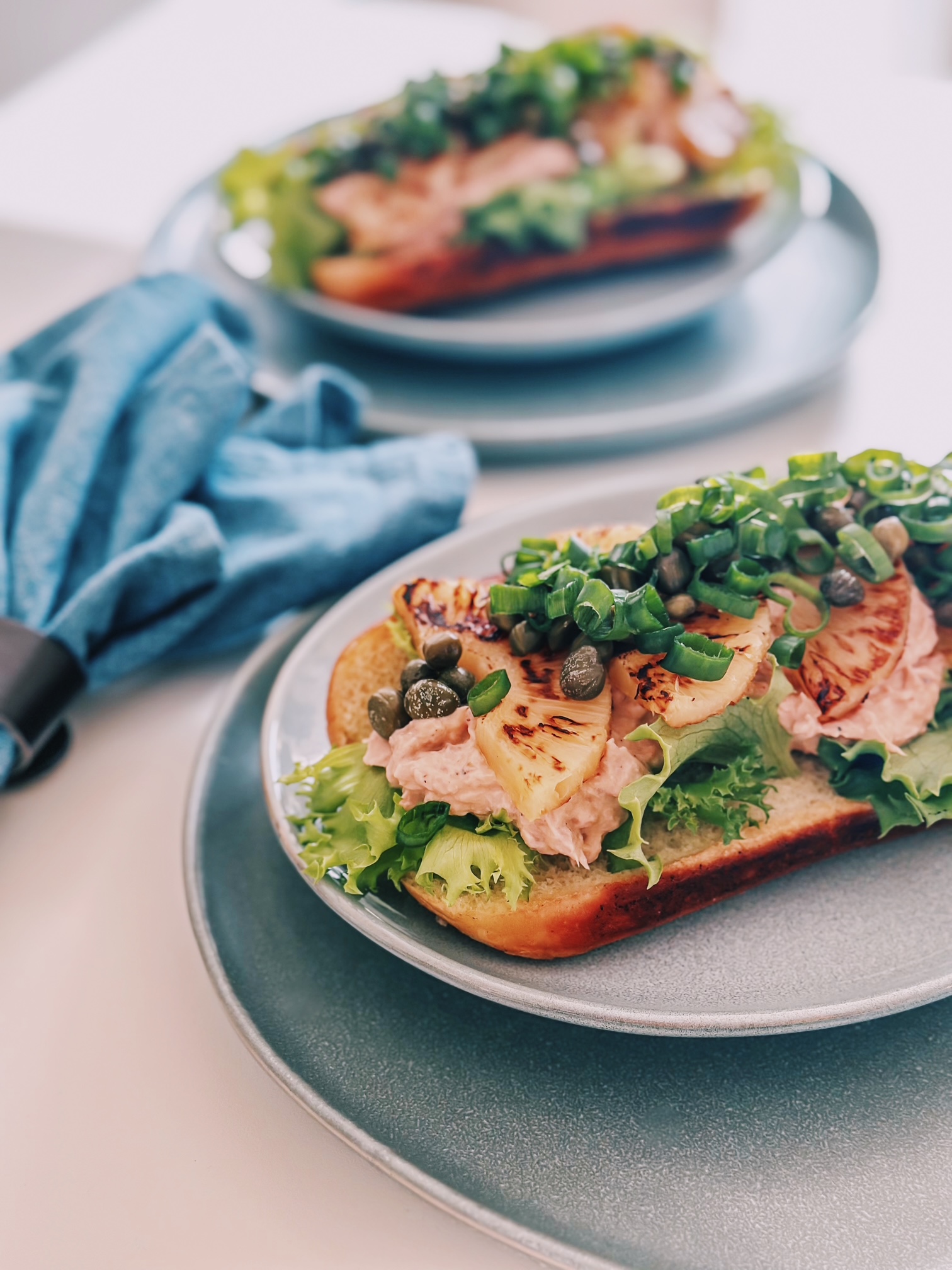 Mama Brown’s spicy tuna dog med grillet ananas graphic