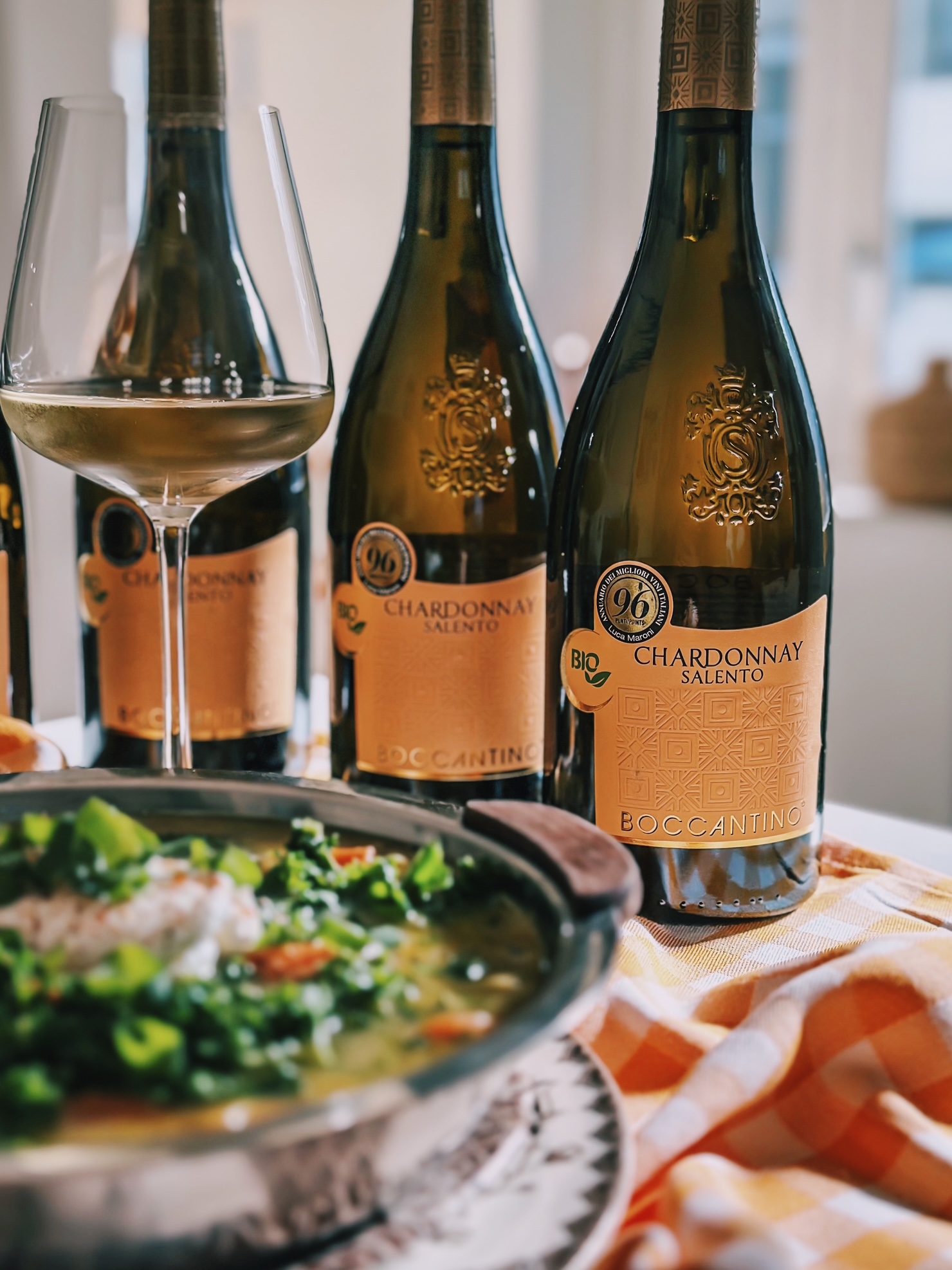 Mama Brown og Boccantino Chardonnay Bio 2024 og grøntsagssuppe med pocheret æg graphic