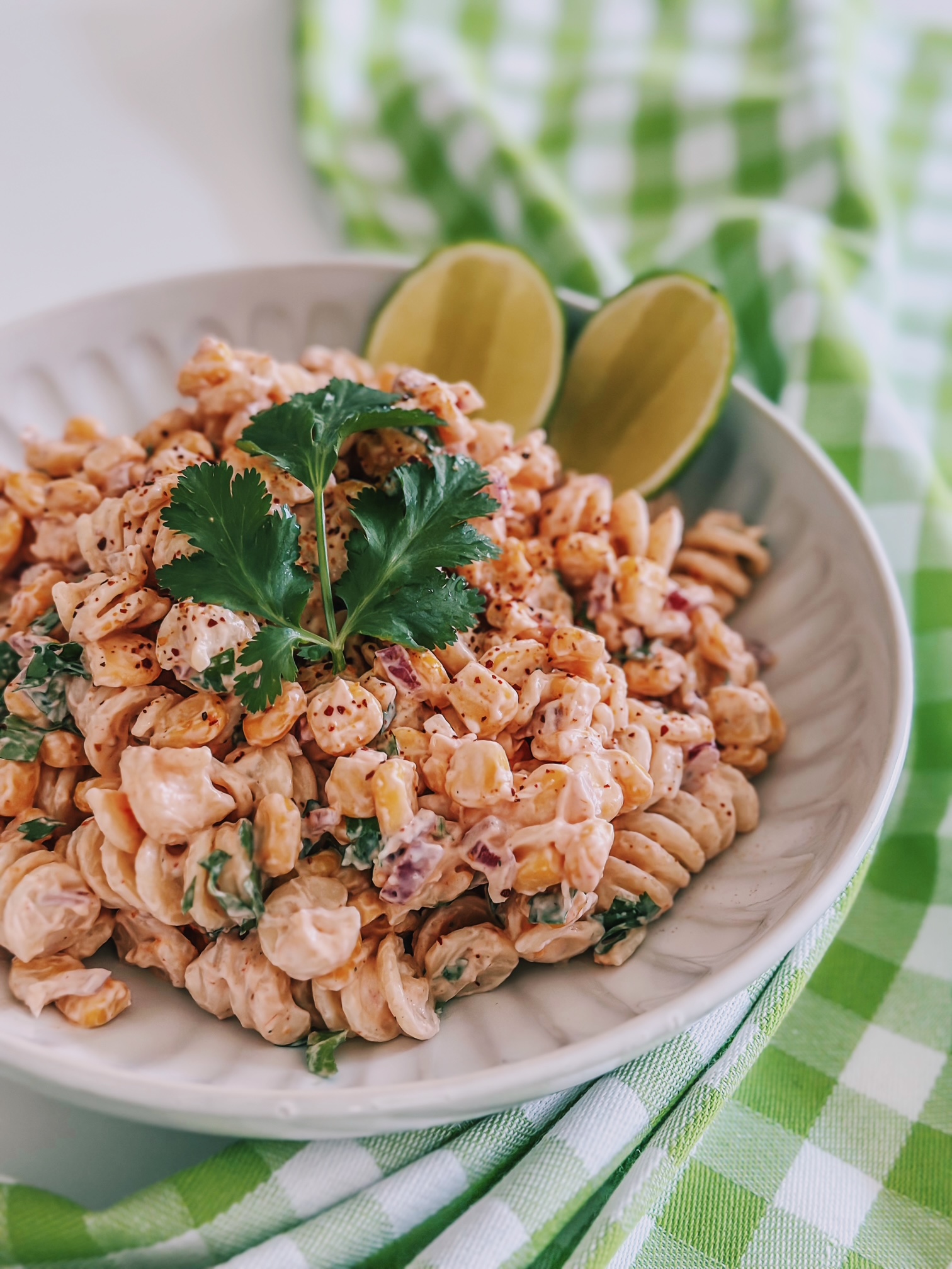 Mama Brown’s spicy pastasalat med majs og koriander graphic